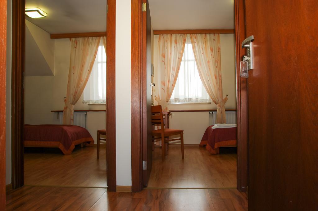 Hotel Sutoris Bochnia Chambre photo