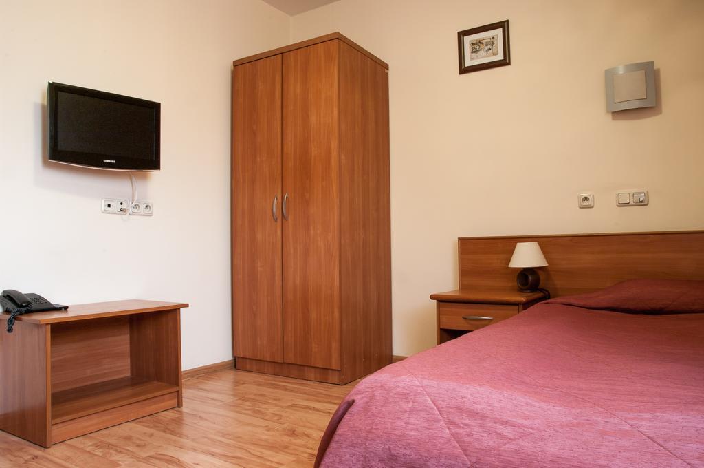 Hotel Sutoris Bochnia Chambre photo
