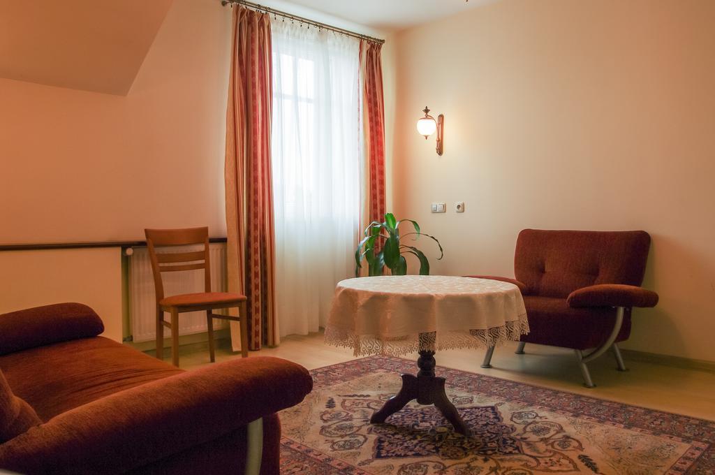 Hotel Sutoris Bochnia Chambre photo